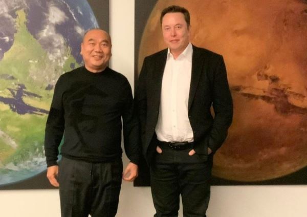 Фанат-инвестор призывает Илона Маска начать выкуп акций Tesla на $15 млрд